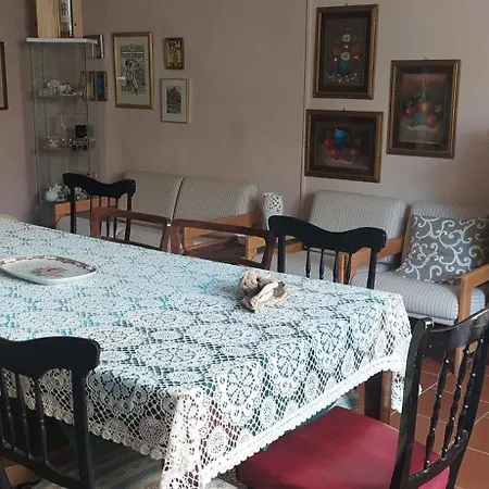 Agribnb Casa Furnaredda לינה וארוחת בוקר *